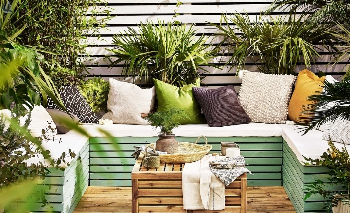 Accent Fence for Outdoor Zones