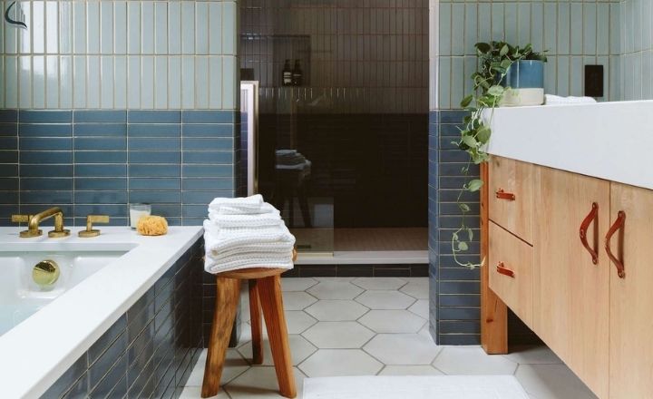 Bathroom flooring ideas with tiles and neutral tones