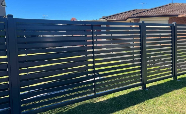 Horizontal Fence With Different Slat Spacing