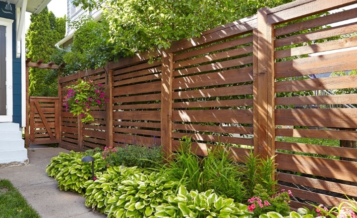 Horizontal fence design