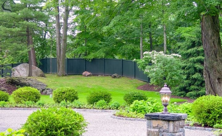 Front yard entrance gate design with curb appeal