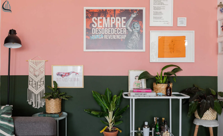  A Horizontal Two-Tone Wall