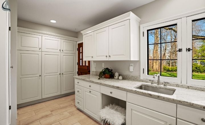 Simple pantry ideas for home kitchens